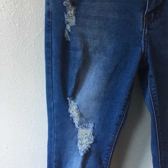 👖2/$20 GO GO JEANS MID RISE ANKLE - Picture 4 of 5